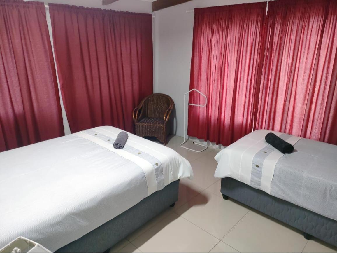 Blue Mountain Farm Lodge, Cabins & Cottages Swellendam Room photo